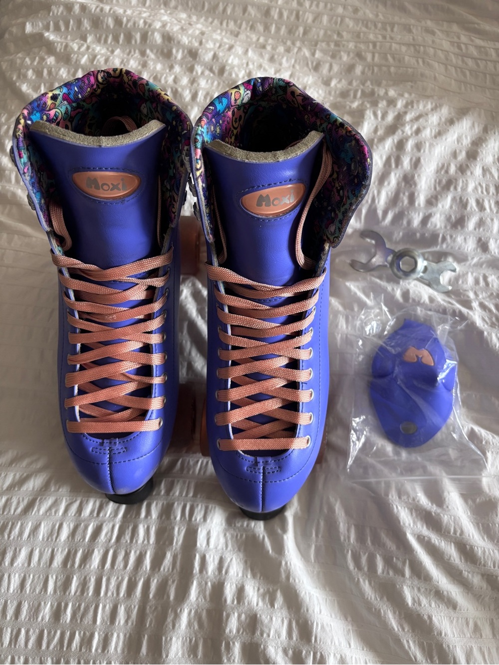 Beach Bunny Roller Skates - Periwinkle Sunset - size 9 - Picture 2 of 3